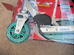 Razor A3 Kick Scooter GREEN / SILVER #13014330 AGES 5+ 143 LB’S MAX