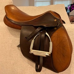 M. Toulouse Sellier 16.5″ Medium Saddle + Stirrups