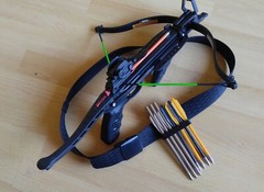 Black quiver for belt holds seven crossbow pistol bolts, Zombie, Viper, twd .
