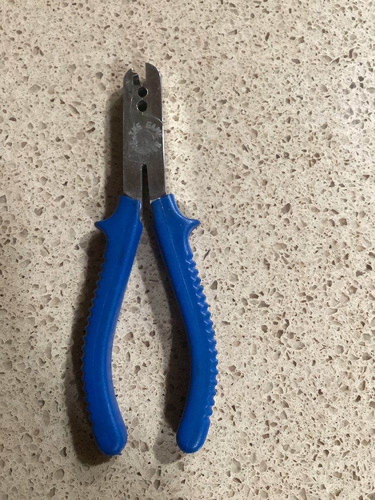 The Game Tracker Blue Handle Hunting Tool-Bow Nocking Archery Tool Pliers-BH36