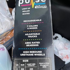 POPULAR Chicago pink skates” LIGHT UP” high Rebound Wheels Size4 USA NEW In Box