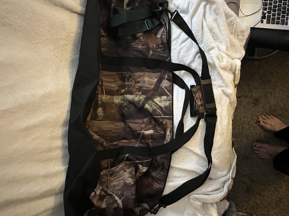 Gander Mountain Lightweight Duffle Camouflage/Black, Carry Strap