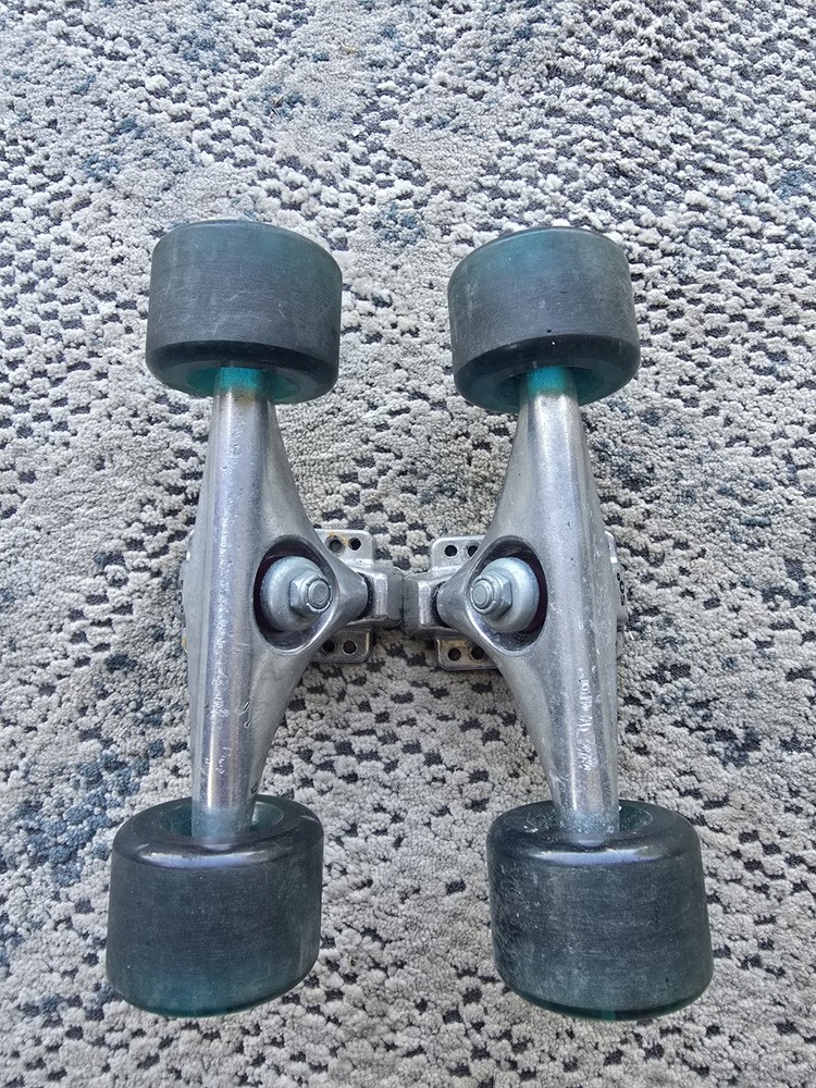 Set Gullwing Charger 50° degree Neil Carver 9″ Skateboard Trucks Sector 9 Wheels