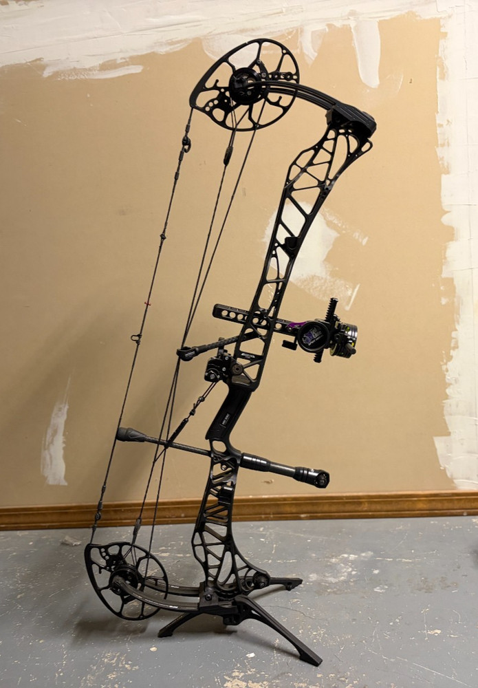 Mathews lift 33 Black RH 70# Draw