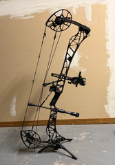 Mathews lift 33 Black RH 70# Draw