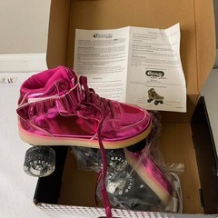 POPULAR Chicago pink skates” LIGHT UP” high Rebound Wheels Size4 USA NEW In Box