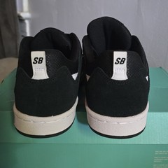 Nike SB Alleyoop (GS) US 7Y UK 6 EUR 40 black with white Skateboarding Shoes