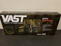 NEW -BEAR VAST RTH EXTRA Compound Bow Kit W/ 3-Pin Sight AV04A2X0A7R
