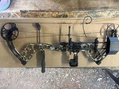 Bear Archery Species EV Compound Bow 70lbs Right Hand Camo 23.5-30.5in DL RTH