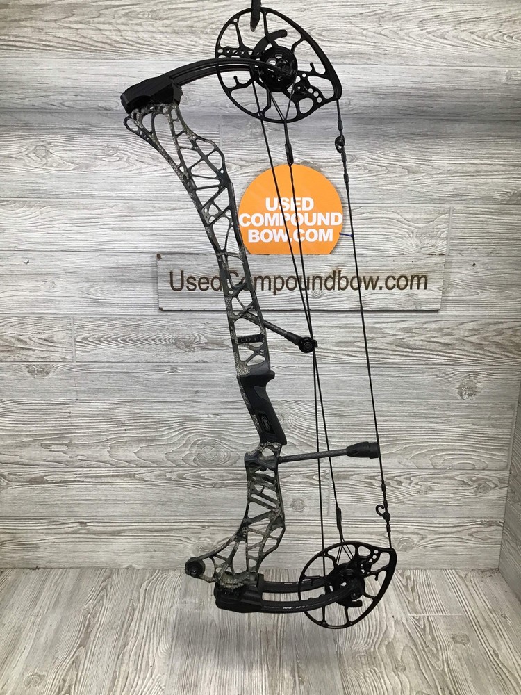 Used Mathews Lift X 29.5 Right Hand Kuiu Verde riser/ Black limbs 27″/70#