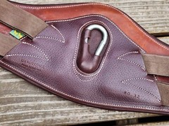 Devoucoux V-Strap Two-Tone Brown Padded Anatomic Dressage Girth – 32″-80cm -NWOT