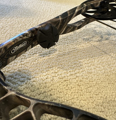 Mathews Heli-M Solocam Bow + QAD Ultra-rest HD w/ Rest – 28″, 70lb, Right Handed