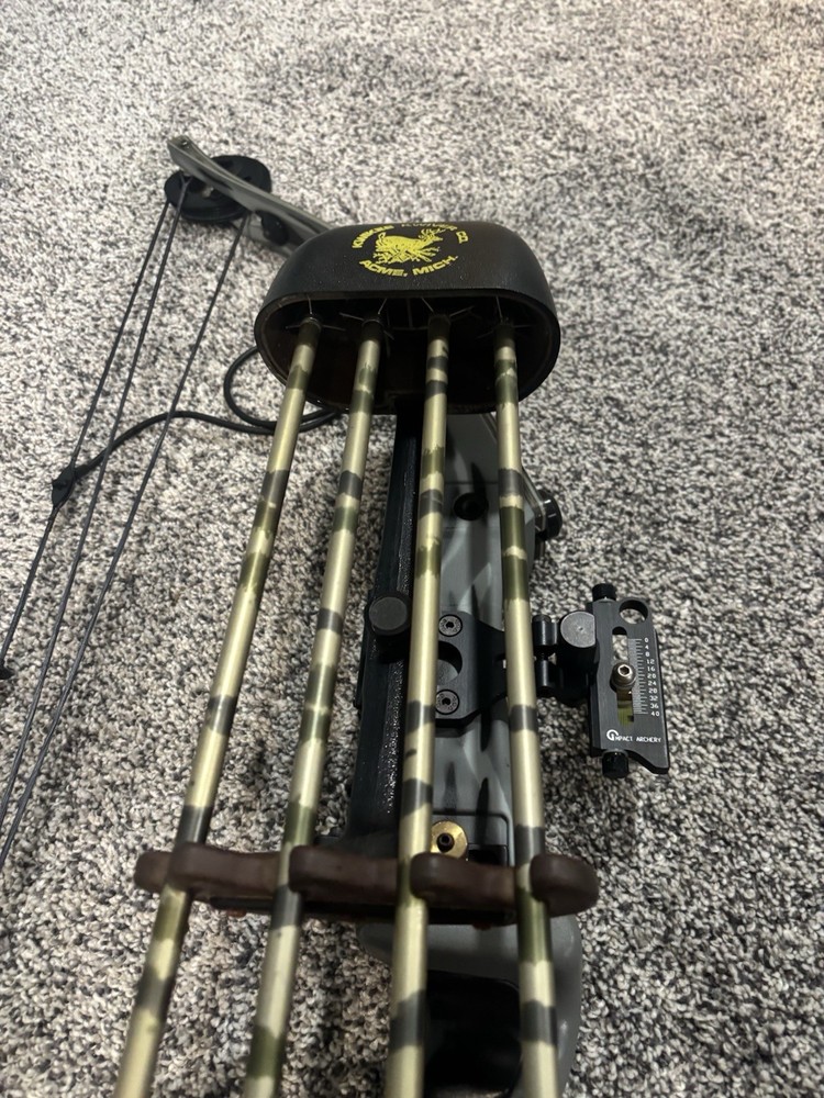 Hoyt FastFlite Super Slam RH Compound Bow 45-60lb 31in DL 58in Alum
