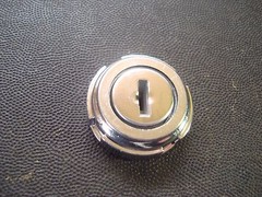 UNIVERSAL IGNITION SWITCH LOCK FLUSH MOUNT 24-VOLT 2-KEY 3 POSITION ON OFF START