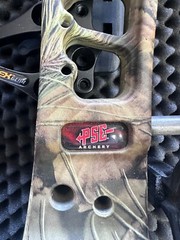 PSE Brute Nxt Rts Compound Bow Package Right Hand 70 lbs