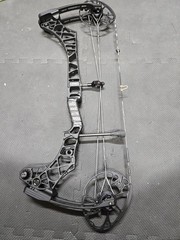 Mathews VXR 28 w Custom Strings