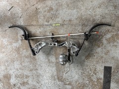 Muzzy Right Hand VXM Bowfishing Bow With Reel