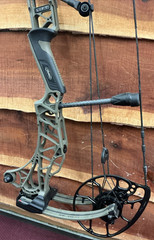 Mathews Lift X 29.5 Ambush Green 28″D/L 70#D/W *Display Bow*