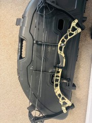 Diamond Archery Infinite Edge Pro RH 70 lb Compound Bow – B12489