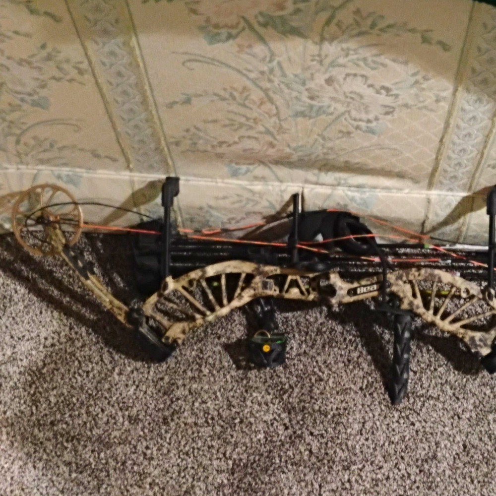 Bear Cruzer G2 Right Hand Compound Bow 70lb Camo 32in 30in Draw Aluminum
