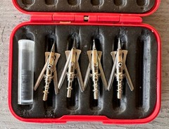 Rage Hypodermic 2 Blade 100 Grain Broad Heads – 4 Pack with Hardcore