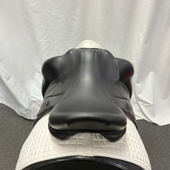 PRICE DROP! Used Voltaire Adelaide – Size 17.5″ Dressage Saddle Black