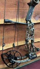 Mathews Lift X 33 Mossy Oak Bottomland Camo 28″D/L 70#D/W *Display Bow*