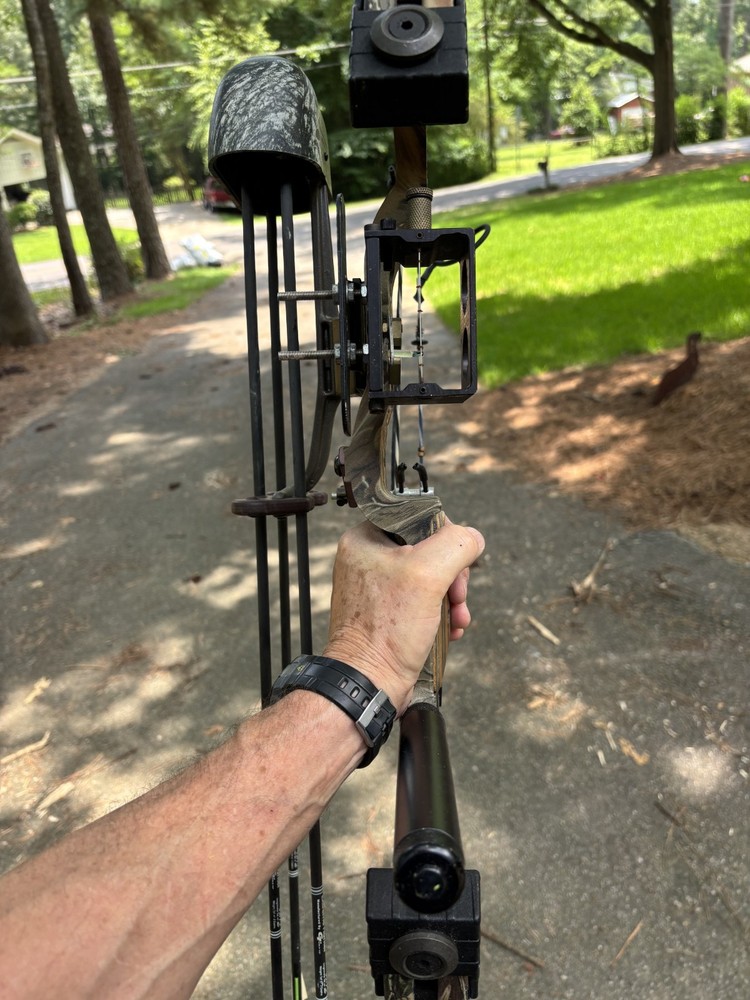1999 Jennings Buckmaster Limited Edition Compound Bow with Plano Hard Case