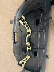 Diamond Archery Infinite Edge Pro RH 70 lb Compound Bow – B12489
