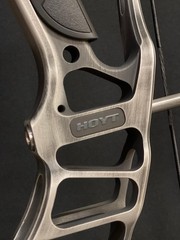 Hoyt VTM 31 – Battleworn (Limited Edition Gray) – Hand: Right-hand Draw + More