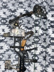 Mathews Outback Compound Solo Cam Bow Camo 70lbs Draw Weight 28” 80%/27.5” 65%