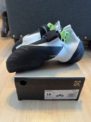 NIB NEW ADIDAS FIVE TEN HIANGLE ROCK CLIMBING SHOES MENS SIZE 10 EE9033