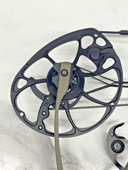 Used Mathews VXR 28 Right Handed Ambush Green Compound Bow 27″/70# – USED