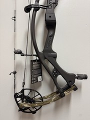 Hoyt Carbon RX 9 RH 50-60# Black/Bottomlands 25-30″ Draw