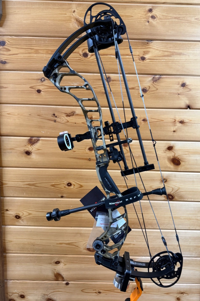 New Bowtech Ascend RH 70lb Bottomland W/ DLX Deluxe Upgraded Hunting Package