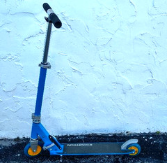 SWAGTRON K1 Kick Scooter Children & Teens Foldable Blue w/ Yellow Free US Ship