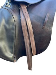 Barnsby Leng 19″ Made in England with a deep seat and adjustable stirrup bars.