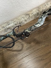 Prime Centergy, RH, 82X 60-70x Compound Bow, Complete Setup. With Holders