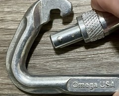 Vintage Omega Pacific USA Carabiner Aluminum Screw Lock Clip 31 Kn D Shape