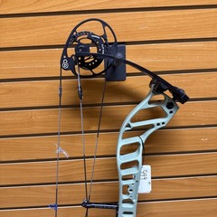 Item 3859 – Bowtech Archery Compound Bow – Ascend – RH – Forest – #60 – 24.5”-30