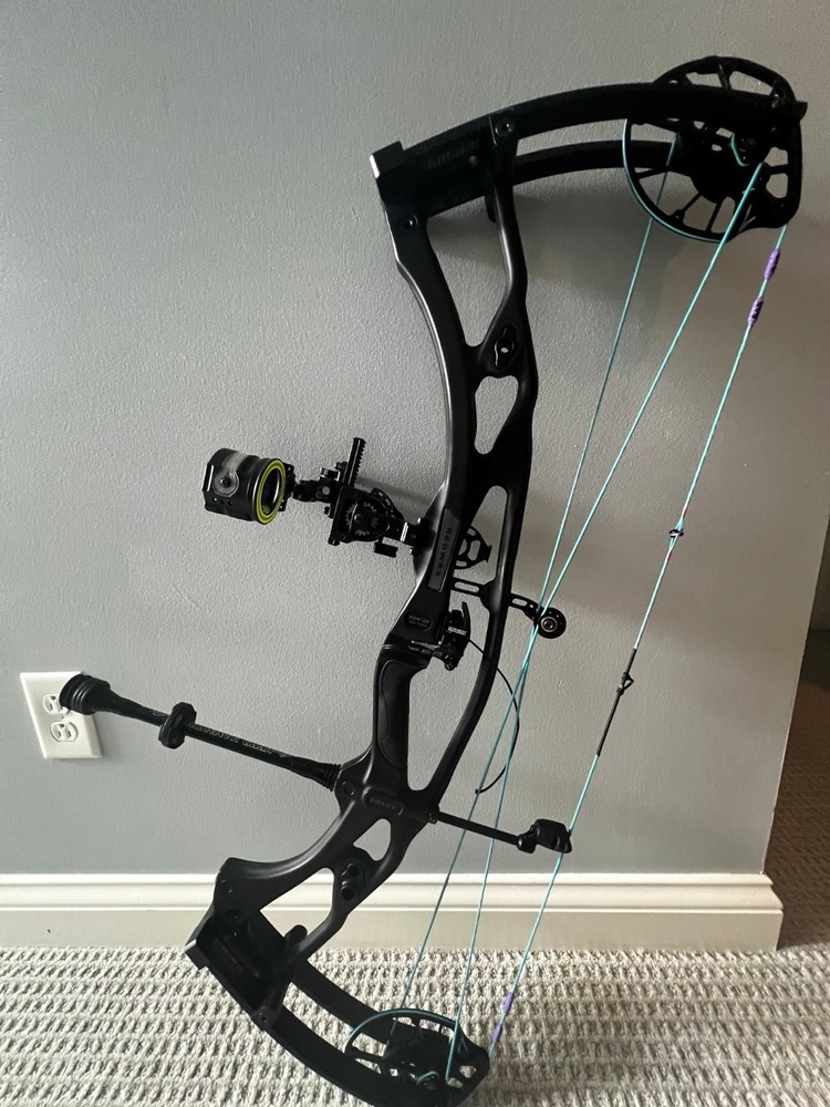 Black Hoyt RX8 Ultra RH New Strings 60-70lbs Bare Bow Only