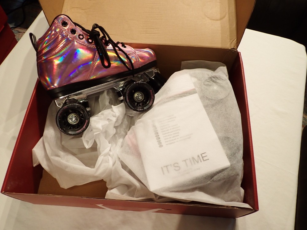 Chaya Vintage Pink Laser Roller Skates 810670 Men’s/Women’s sizes new in box