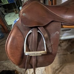 Pessoa Jumping/Close Contact Brown Saddle 19 in with Stirrup Leathers and Irons