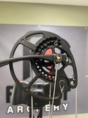 Elite Archery Ember RTS Compound Bow – Used | Right Hand, Outdoor Green