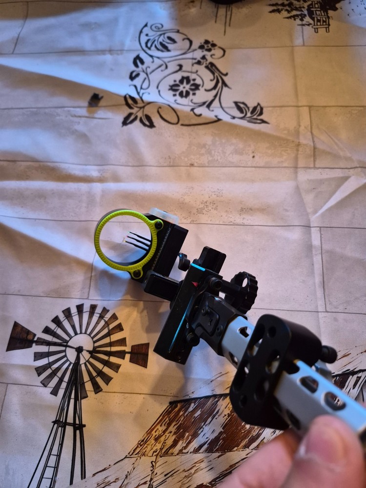 Black Gold AVW3 Ascent Whitetail 3 Pin .019 RH Bow Sight