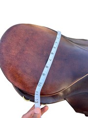 Barnsby Leng 19″ Made in England with a deep seat and adjustable stirrup bars.