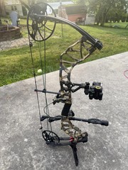 Bear Archery Legit RTH RH 70lb Fred Bear Camo- Sight, Rest, Stabs, Feet & Quiver