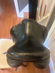 Richard Castelow dressage saddle. 17.5″ Seat, Med Tree, 16.5” Flap Length,