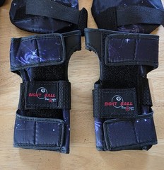 Wrist Knee Elbow Pads Multi Sport Eight Ball Kids 8+ Protective Pad Set Black