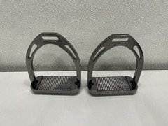 Korsteel 4.5″ Aluminum Stirrups For Horses, Black